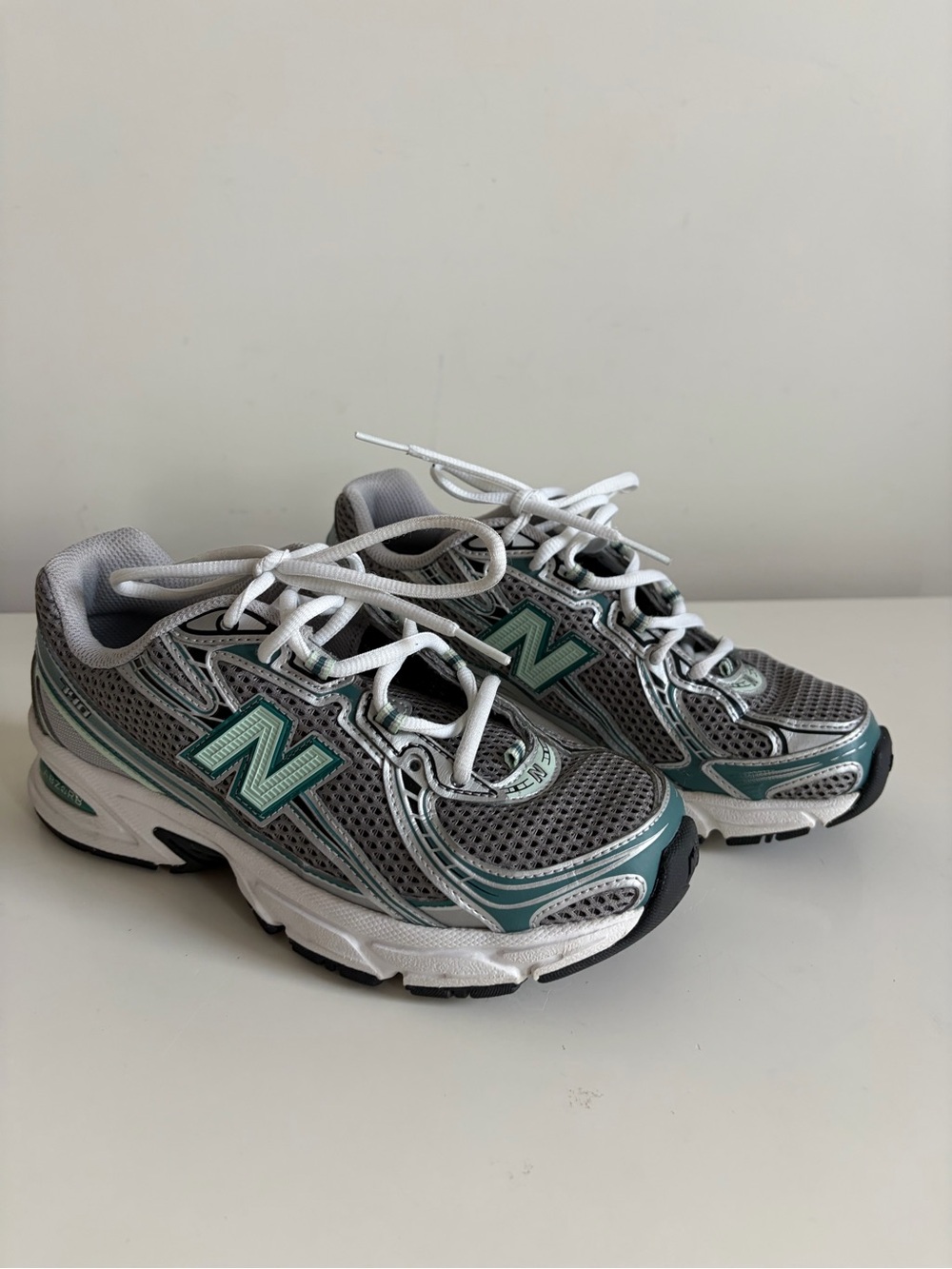 New Balance 740 Sneakers Gray Green size 6